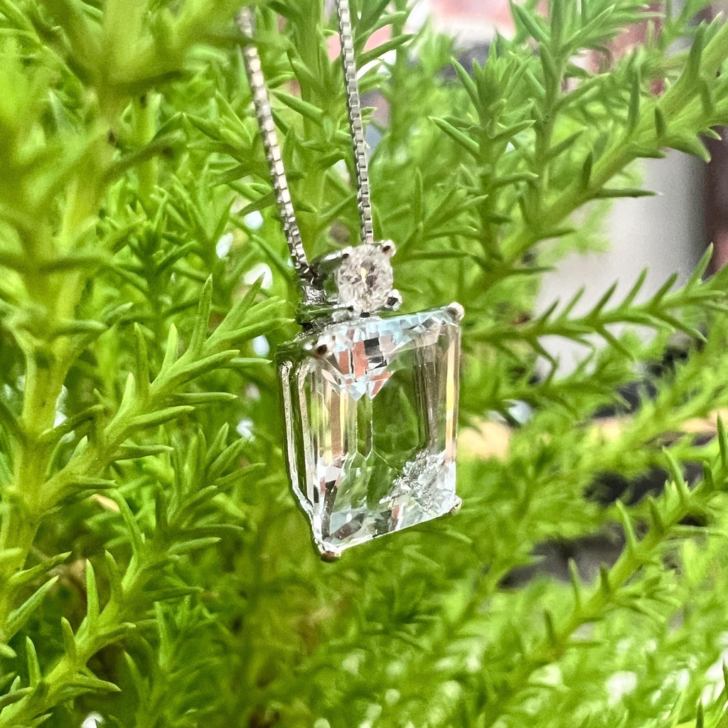 Colgante Aguamarina Rectangular y Brillante con cadena en Oro Blanco 18 kilates