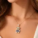 COLGANTE Oso con Circonitas y Zafiros montado en Oro Amarillo de 18 kilates