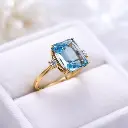ANILLO de Oro Amarillo de 18 kilates, Topacio Azul y Brillantes