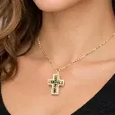 COLGANTE CRUZ Nácar, Oro Amarillo 18 kilates y esmeraldas