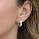 ARGOLLA  de ORO Blanco 18 kilates y Brillantes con cierre de presión