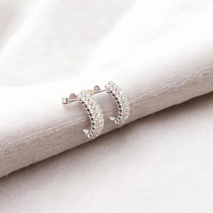 MEDIA ARGOLLA  de ORO Blanco 18 kilates y Brillantes, Pendientes de mujer, Argollas de Oro con brillantes, Aretes de mujer