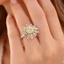ANILLO Flor de Brillantes en Oro Amarillo y Blanco de 18 kilates