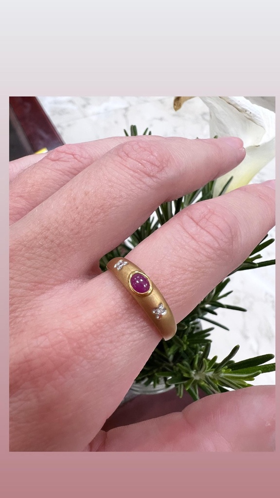 ANILLO Rubí Oro  Amarillo de 18 kilates