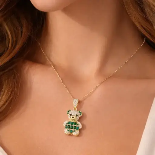 [Ca 47] COLGANTE Oso con Circonitas y Esmeraldas montado en Oro Amarillo de 18 kilates