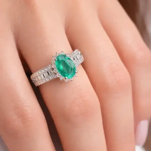 [P 1086] ANILLO ORO Blanco de 18 Kilates con Brillante y Esmeralda